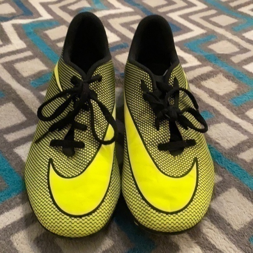 Nike size 5Y soccer cleats